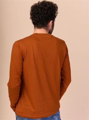 Longsleeve Modell: Aroon GOTS