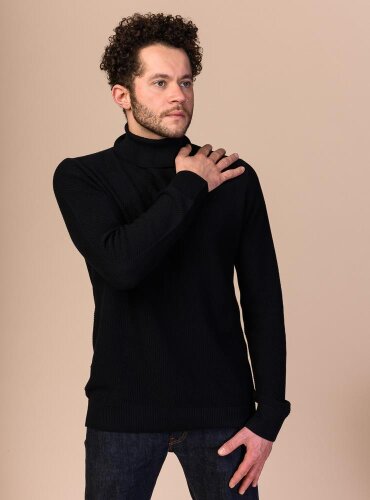 Rollkragen-Pullover Modell: Dilip GOTS