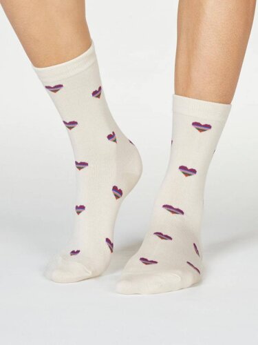 Socken Modell: Cretia Heart Stripe