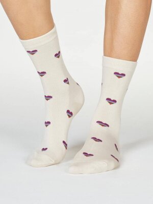 Socken Modell: Cretia Heart Stripe
