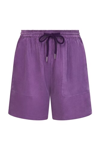 Shorts Modell: Holly
