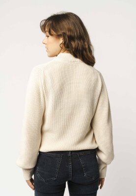 Strickpullover Modell: Riya GOTS