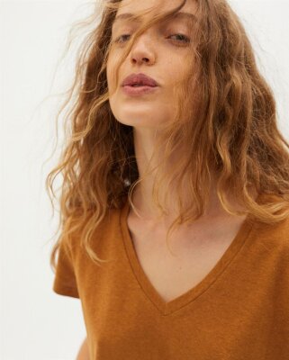 T-Shirt Modell: Hemp Clavel