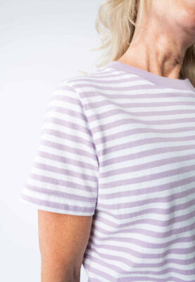 T-Shirt Modell: Khira Stripes GOTS